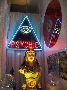 photo psychic shop