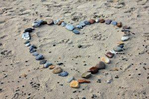 photo heart in sand